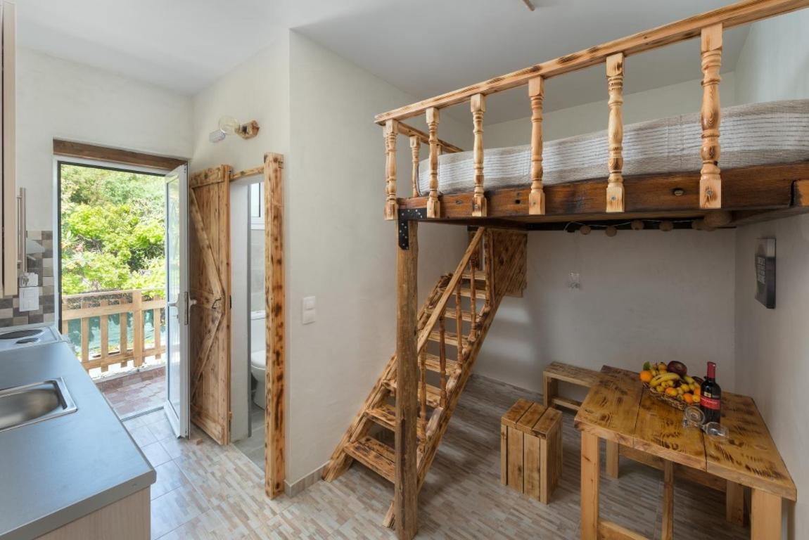Christos Studios And Family Apartments Stegna الغرفة الصورة
